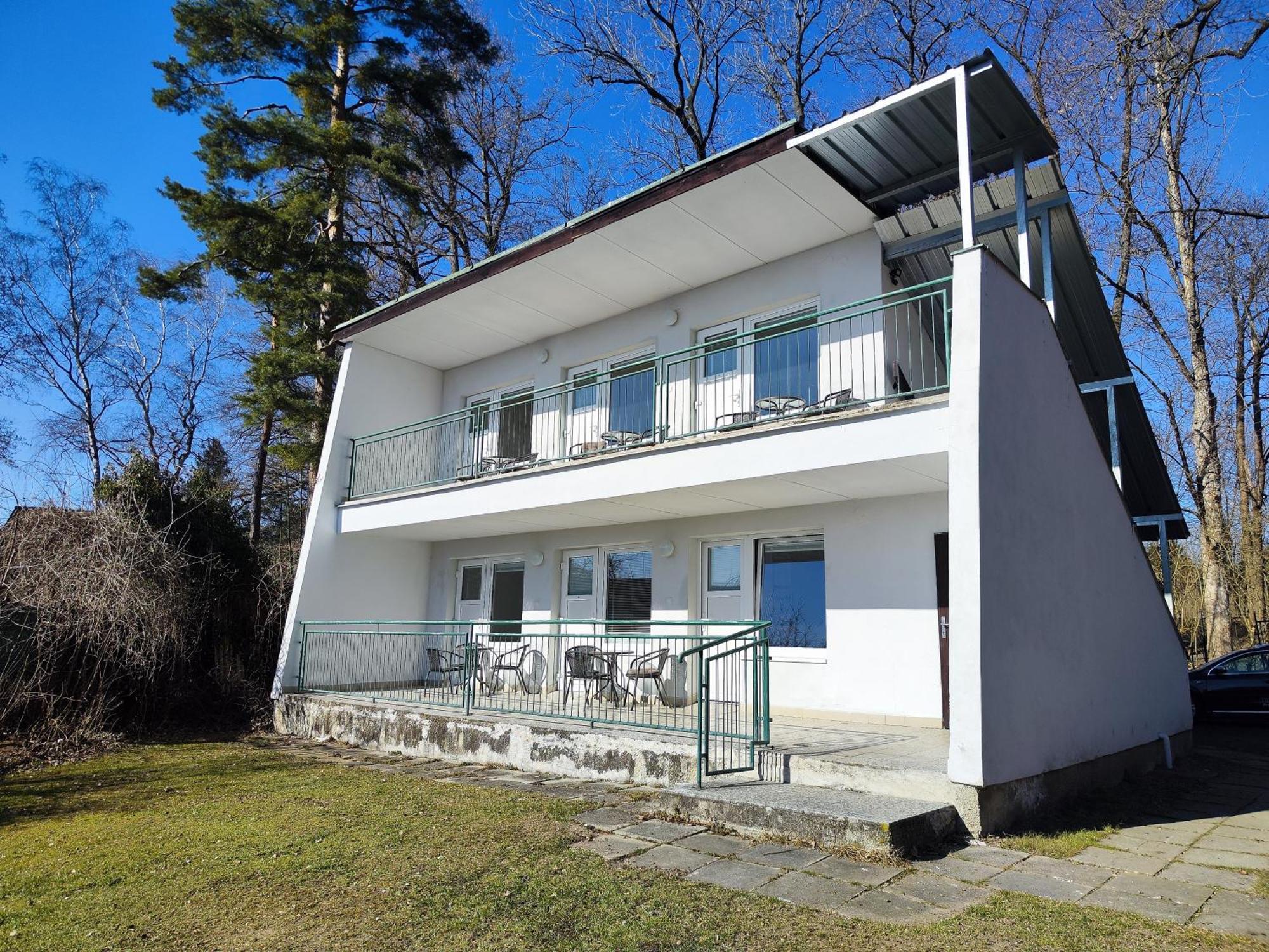 Yacht Club Bezdrev Hotel Hluboká nad Vltavou Exterior foto
