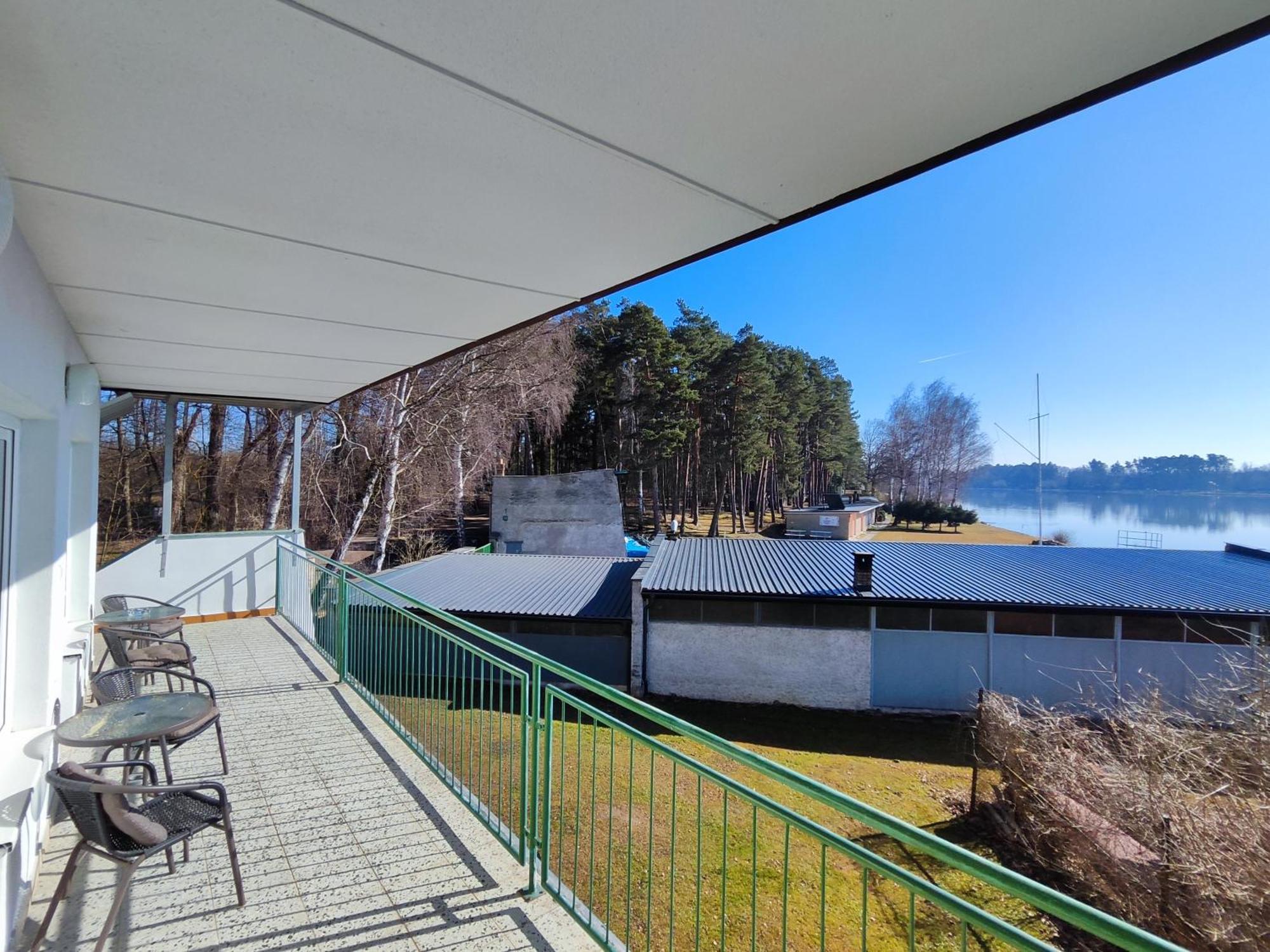 Yacht Club Bezdrev Hotel Hluboká nad Vltavou Exterior foto