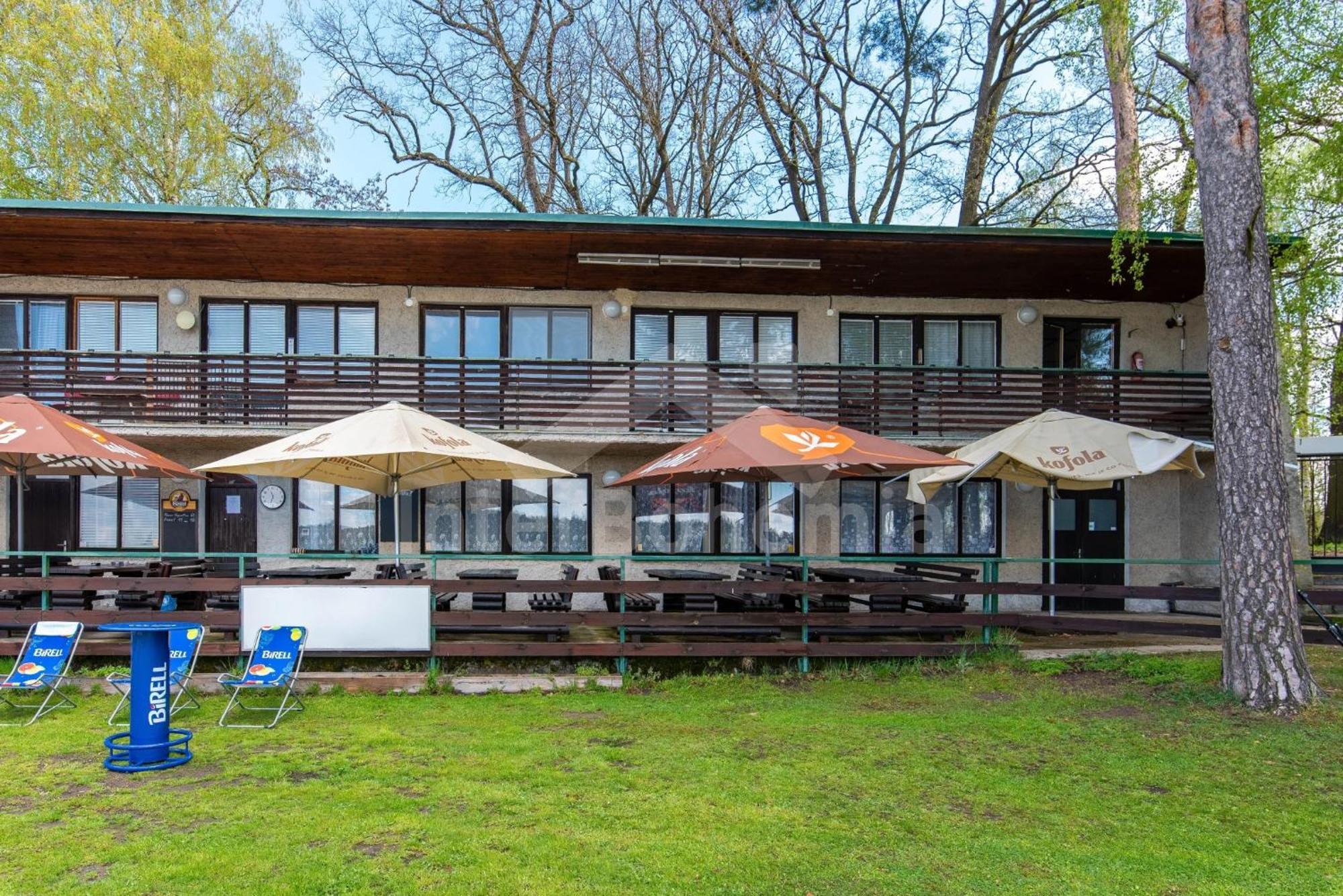 Yacht Club Bezdrev Hotel Hluboká nad Vltavou Exterior foto