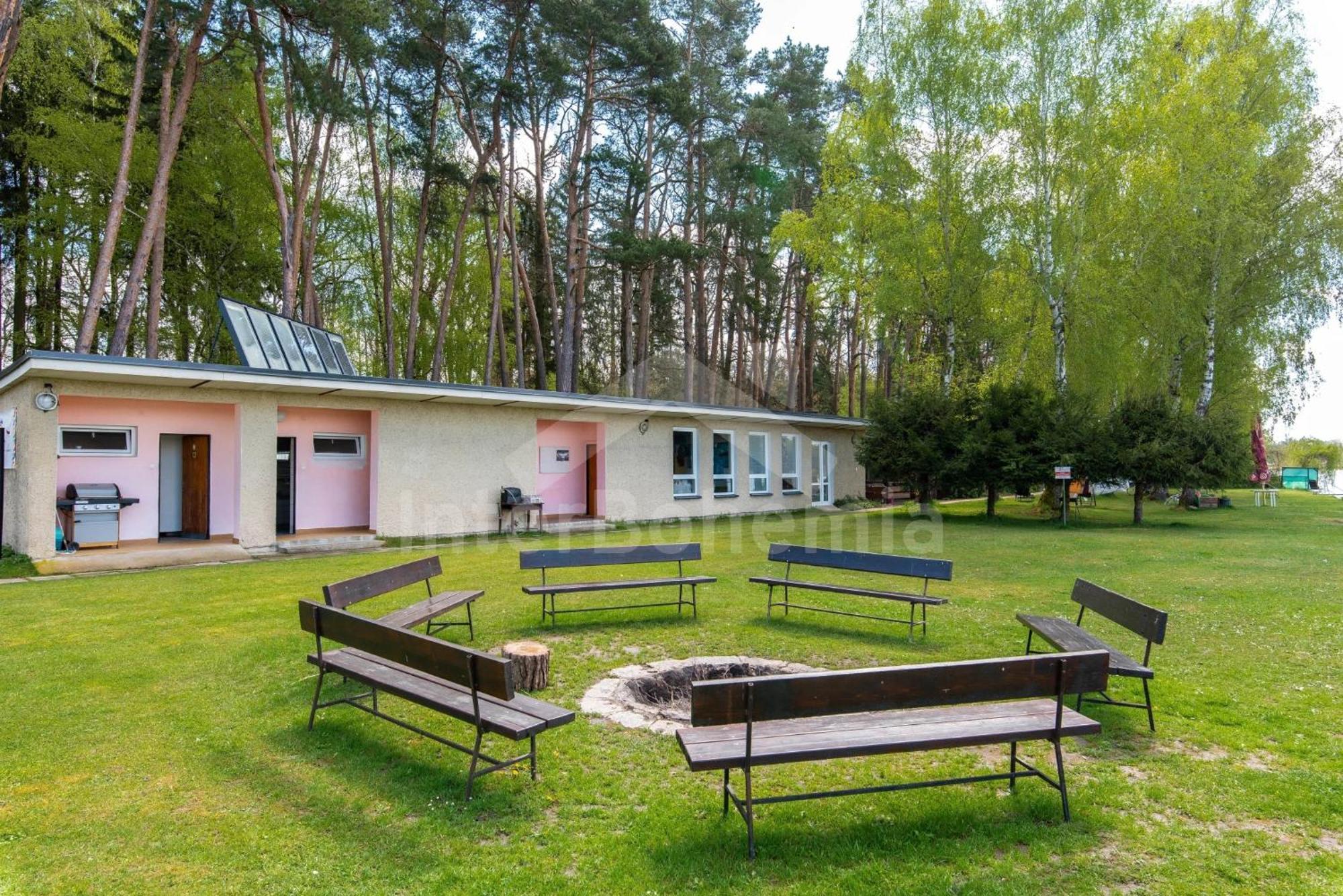 Yacht Club Bezdrev Hotel Hluboká nad Vltavou Exterior foto